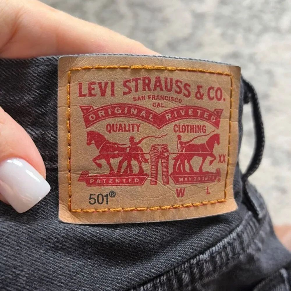 ✨LEVI'S 501 High Rise Womens Denim Black Sz 25 Shorts✨ - Picture 8 of 10